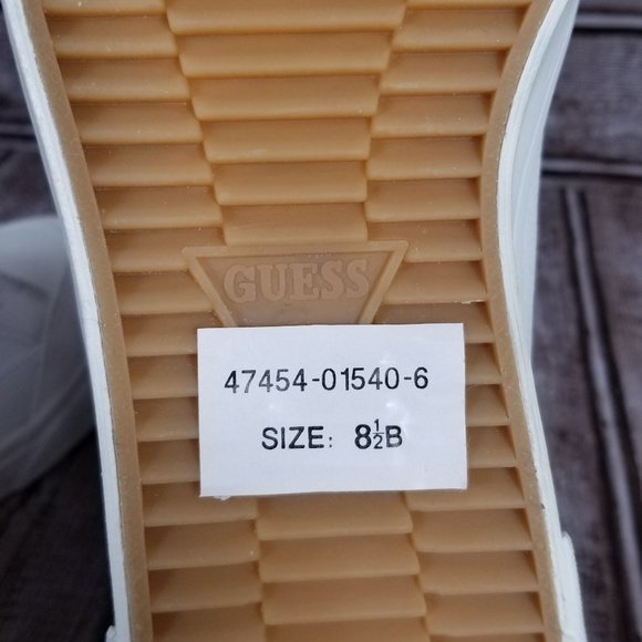 RETRO GUESS Women's 8.5 B White Leather Sneakers Shoes Rainbow Embroidery NWOT - Picture 10 of 10